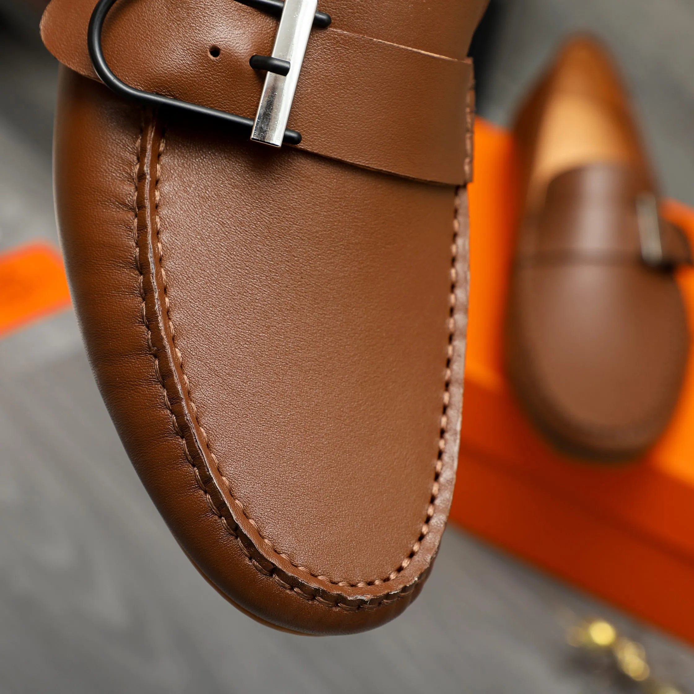 P380 Product trademark: HERMES "Hermes" casual slip-on men's shoes. Regular size: 38-44 Product material: Selected small pebbled cowhide upper, pigskin lining, rubber outsole